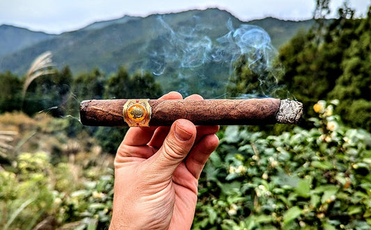 El Rey del Mundo "Oscuro" Review: An Impressive Connecticut Broadleaf Maduro Lawnmower Cigar