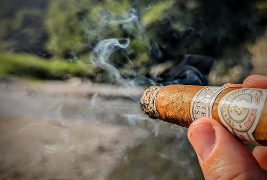 Klaro Outdoor Adventure Smoking Series: Montecristo "White Series" Rothchilde Review